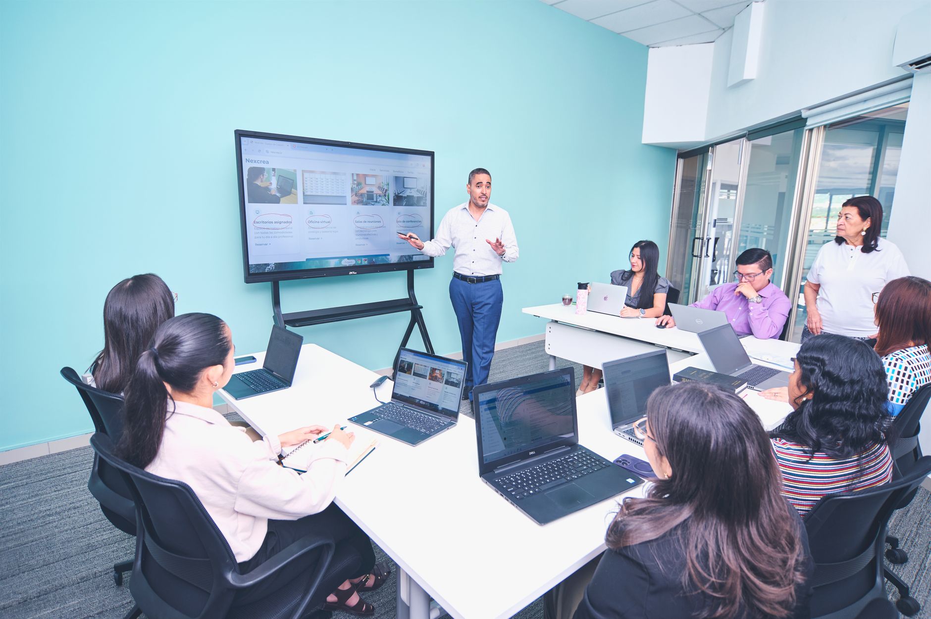 Community manager Saint-Denis (La Réunion)